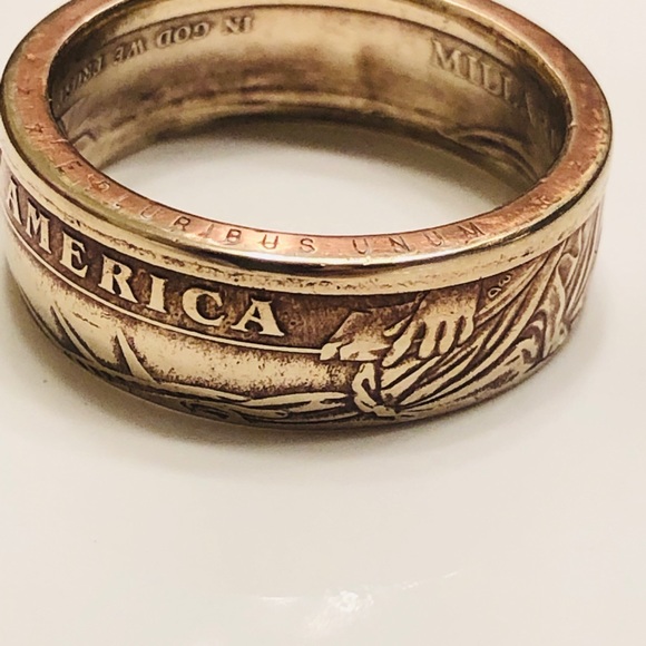 One dollar gold color coin ring. - Picture 3 of 8